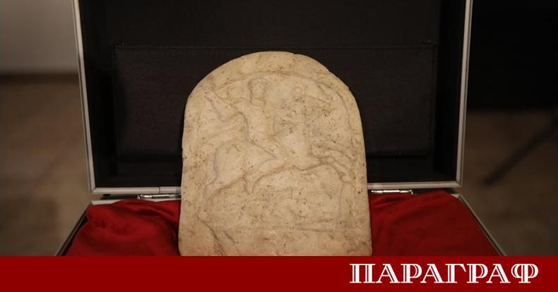 Ценна археологическа находка – оброчна плочка Тракийски конник се завърна