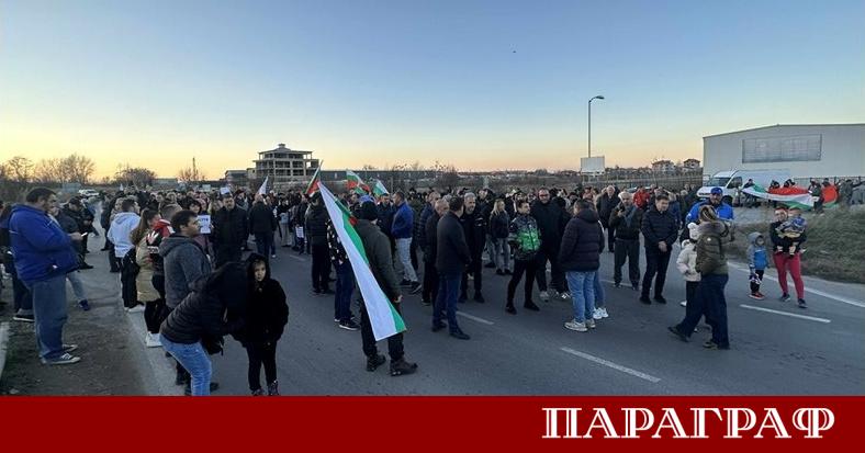 Над 100 жители на Пловдив и околните села блокираха днес