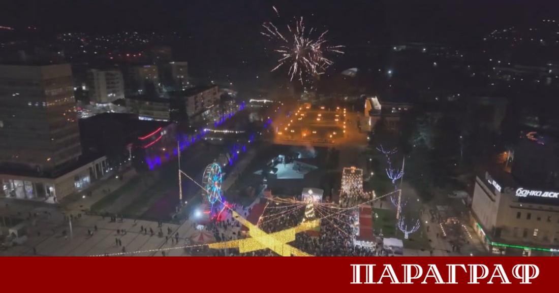 Перник вече сияе в празнична коледна украса създавайки настроение за