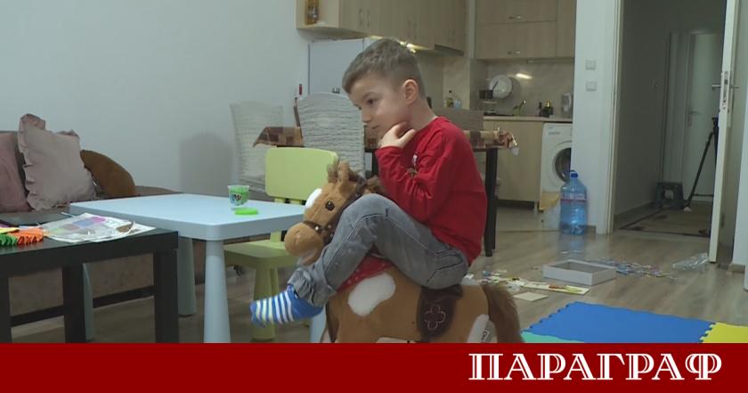 Четиригодишният Натаниел Радоев от Разград диагностициран с аутизъм прави първите