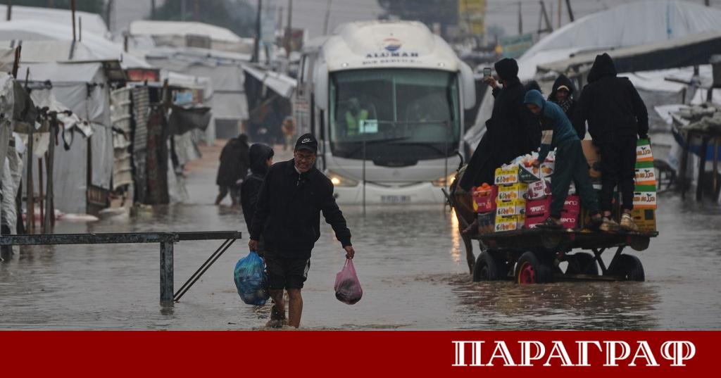 Проливни дъждове и зимната буря Байрън наводниха палаткови лагери в