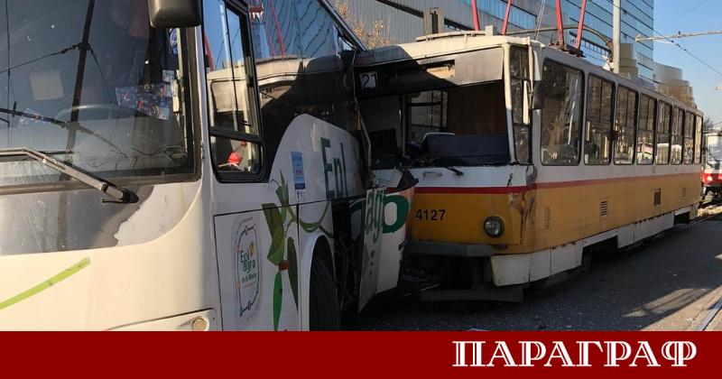 Инцидент между трамвай и автобус е станал на столичния булевард