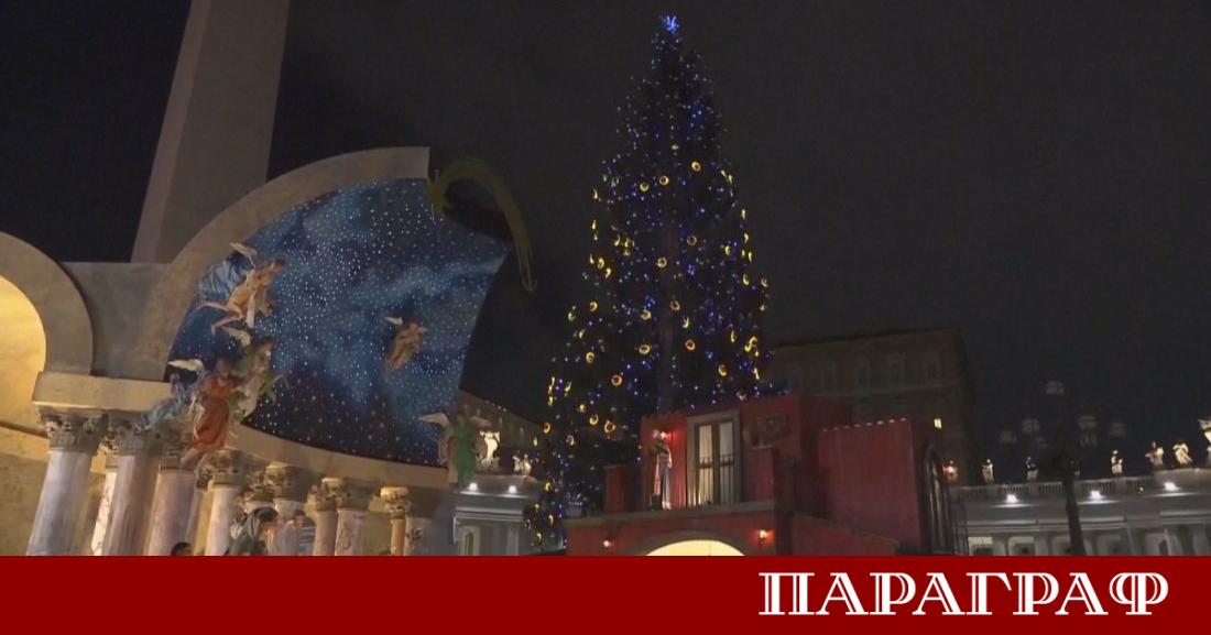 Десет дни преди Рождество Христово площад Свети Петър във Ватикана