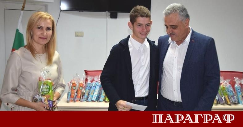 265 деца с увреждания и сираци от община Марица получиха