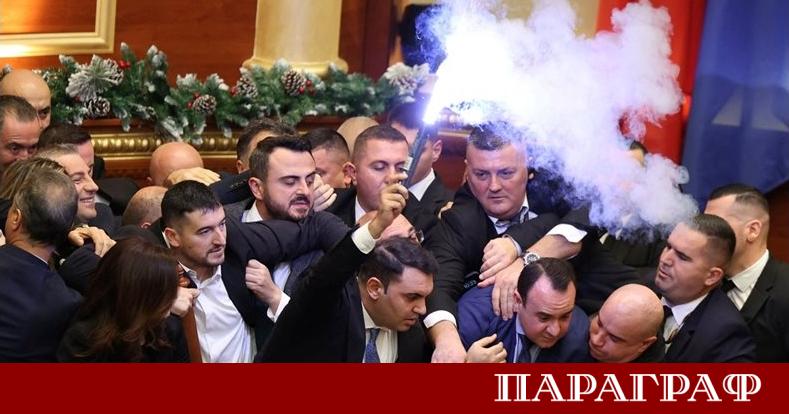 Последното пленарно заседание на албанския парламент за годината приключи с