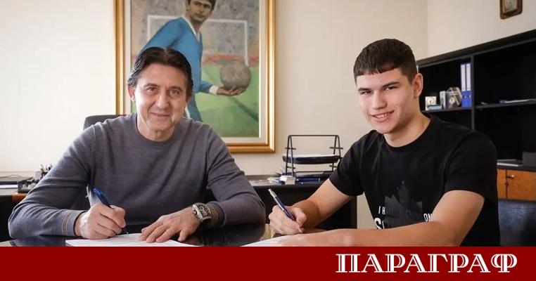 ФК Левски официално обяви подписването на професионален договор с талантливия