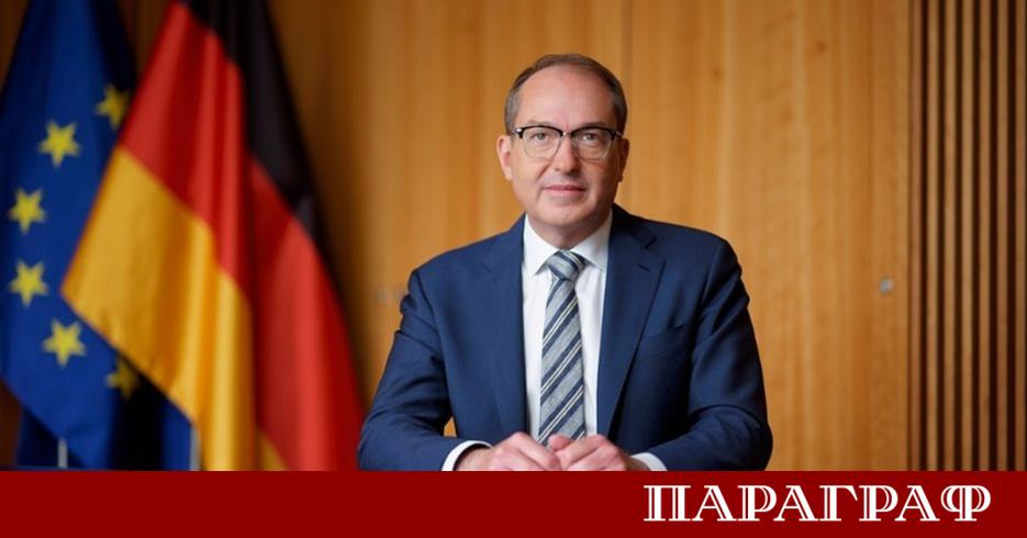 Над половината германци подкрепят целите на вътрешния министър Александър Добринт