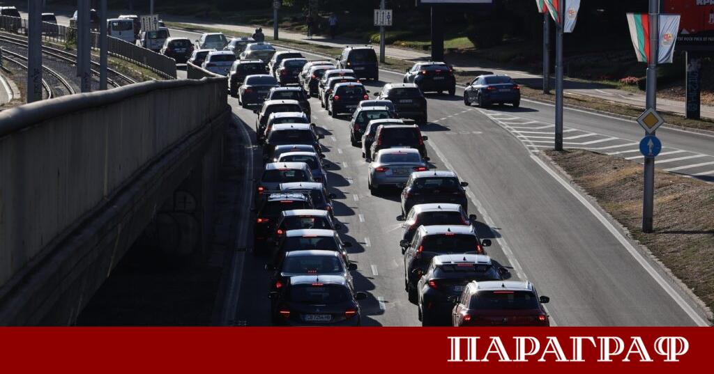 Предстоящите празнични дни ще донесат интензивен трафик по пътищата в