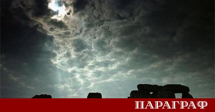 Хиляди хора се събраха край праисторическия паметник Стоунхендж за да