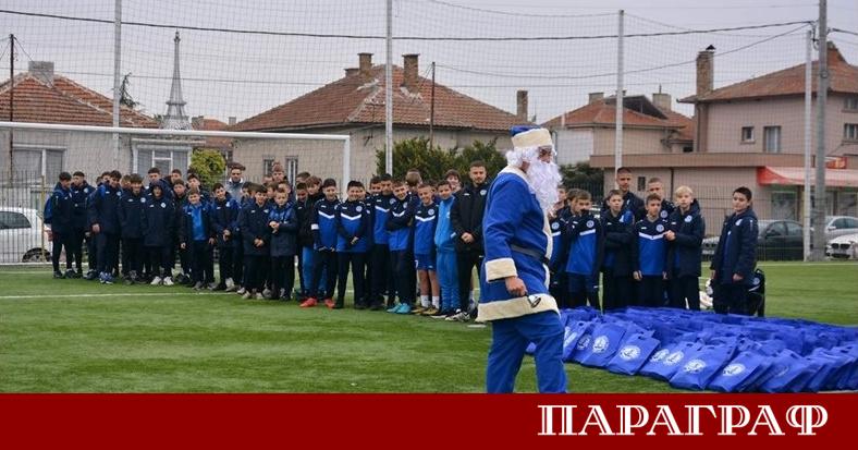 Бургас отбеляза предколедно тържество с нестандартен Син Дядо Коледа Събитието