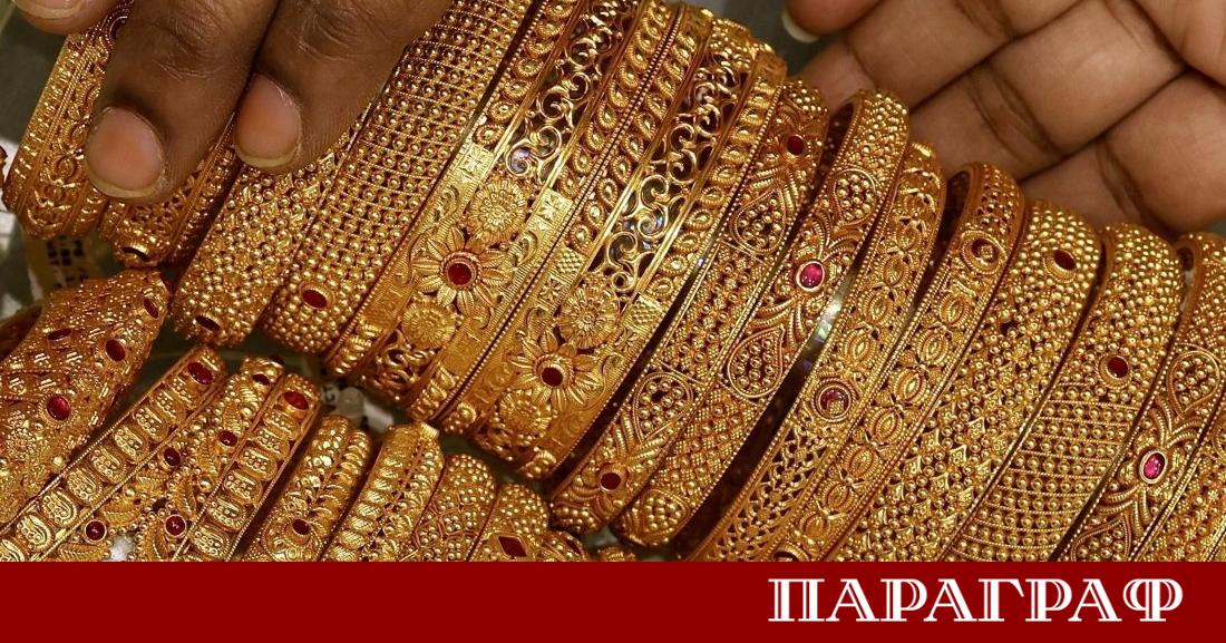 Цената на златото за първи път премина границата от 4400