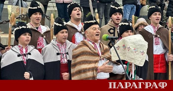 Кметът на Русе Пенчо Милков посрещна коледари на площад Свобода