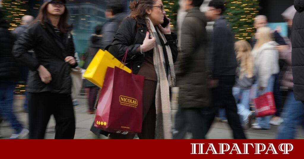 Хиляди жители и гости на Атина се стекоха в центъра