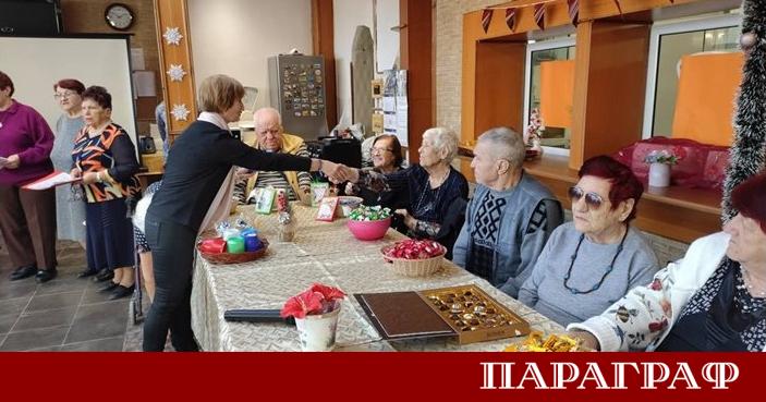 Възрастни обитатели на Дома за стари хора в Добрич се