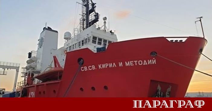 Екипажът на българския военен научноизследователски кораб Св св Кирил и