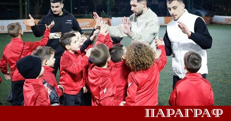 Трима футболисти от първия отбор на ЦСКА направиха незабравима изненада