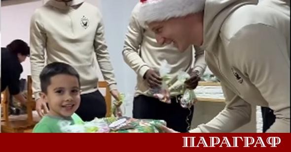 В навечерието на Коледа футболистите от първия отбор на Лудогорец