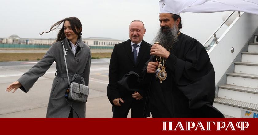 На 25 декември българският патриарх Даниил пристигна в Истанбул Това