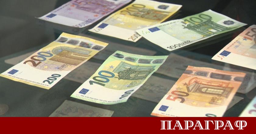 Четири дни преди приемането на еврото в България главният касиер
