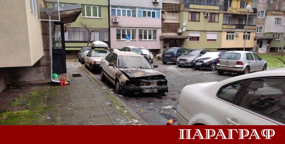 Автомобил Ауди се запали вчера пред жилищен блок Детелина в
