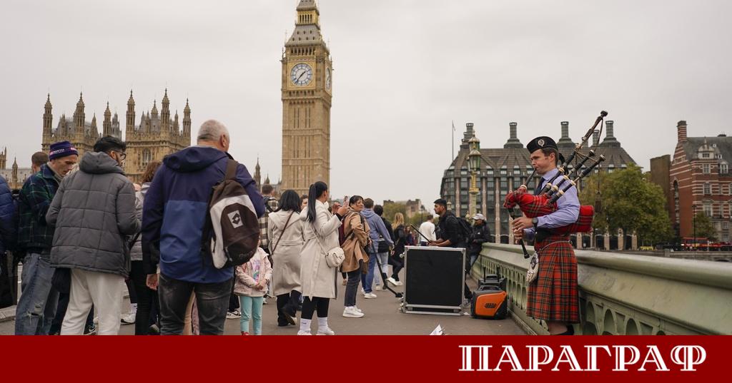 Камбаните на емблематичния часовник Биг Бен отново отброиха полунощ в