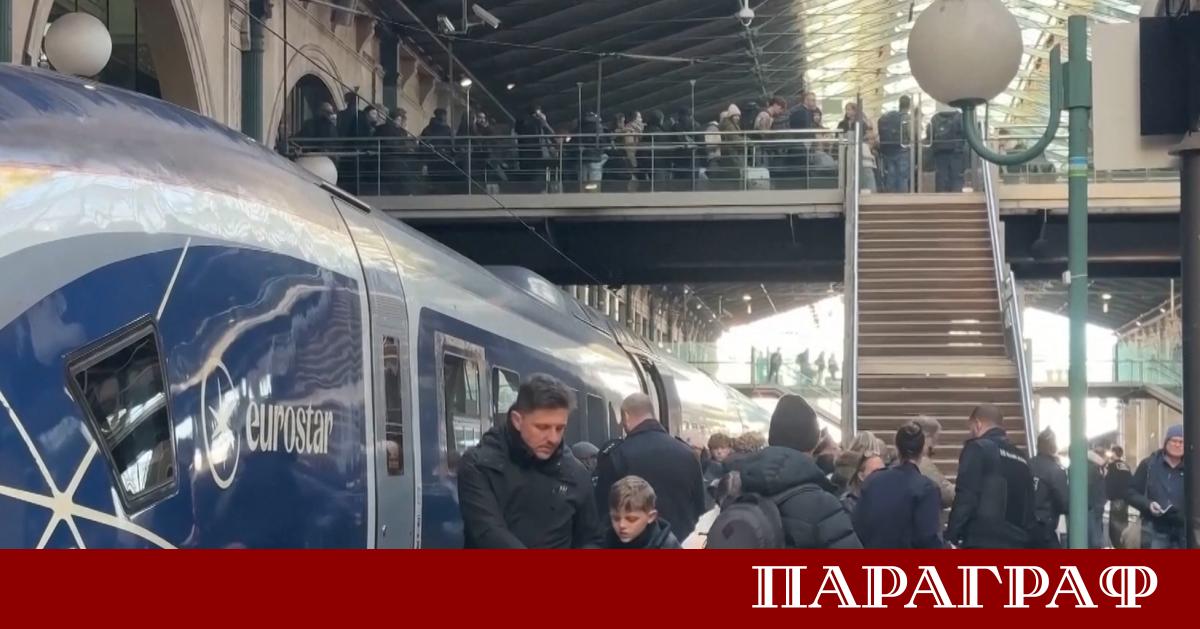 Хиляди пътници бяха блокирани и плановете им за новогодишните празници