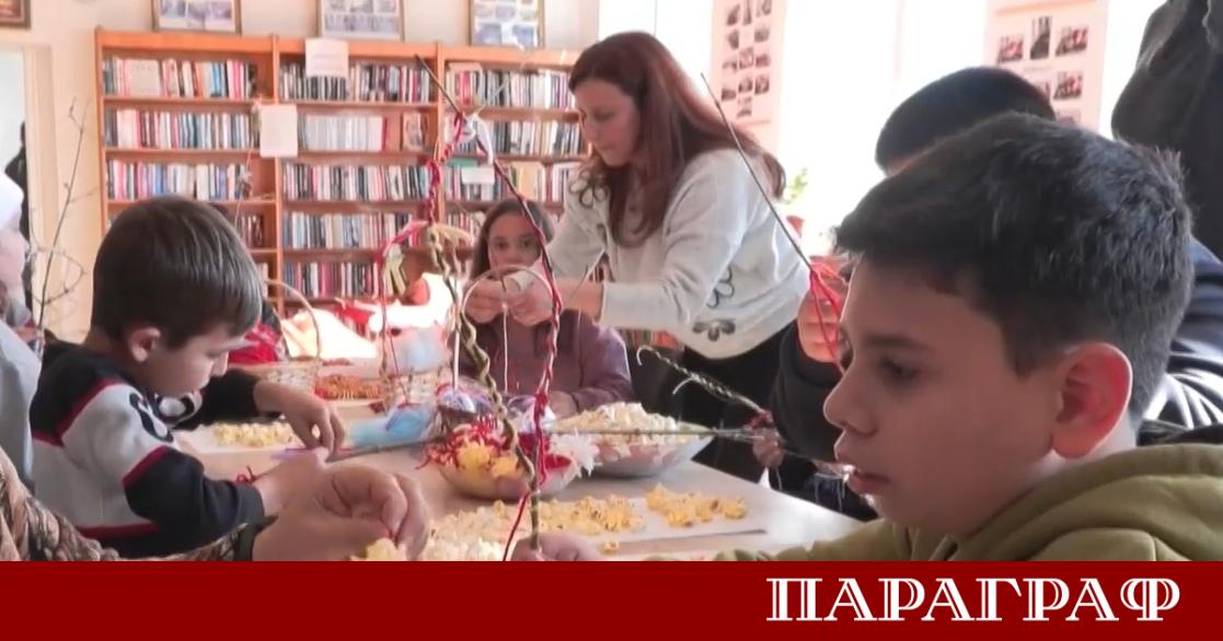 В хасковското село Конуш традицията за изработване на сурвачки е