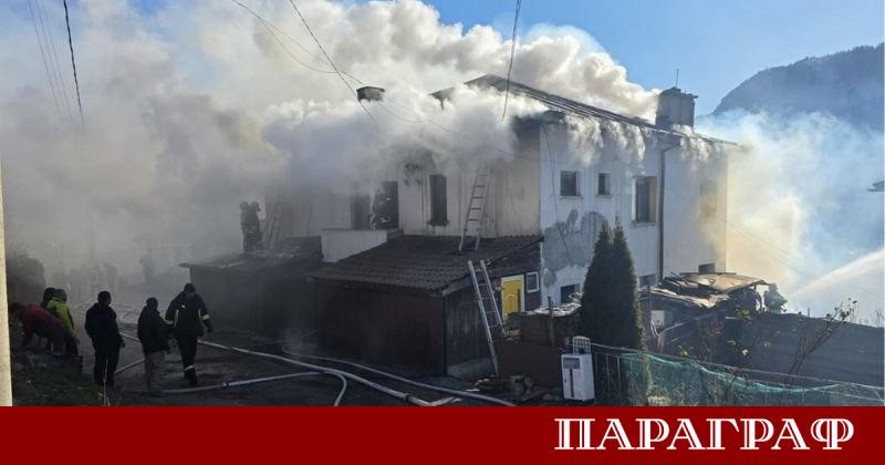 Мащабен пожар избухна днес в смолянския квартал Каптажа Огънят е