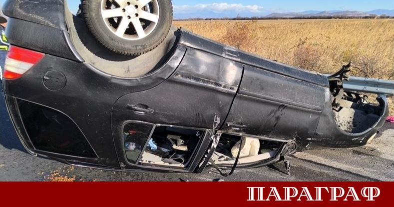 Водач на BMW се обърна с автомобила си край Пловдив