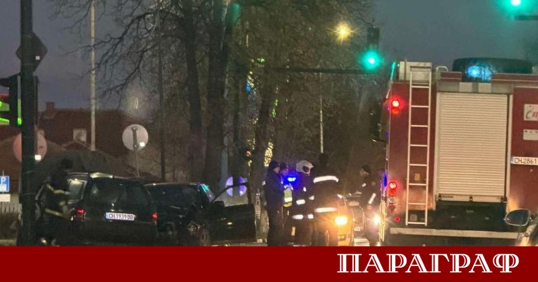 Двама души загинаха при тежка катастрофа станала тази вечер в