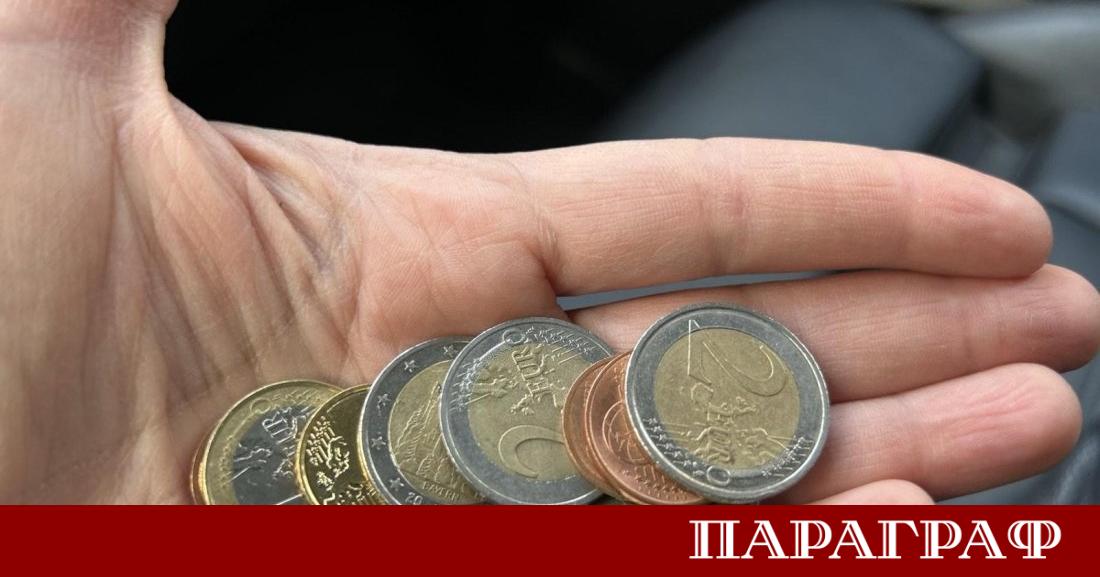 Днес бе първият работен ден за повечето големи търговски вериги