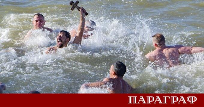 Записването за участие в традиционния ритуал по хвърляне на Богоявленския