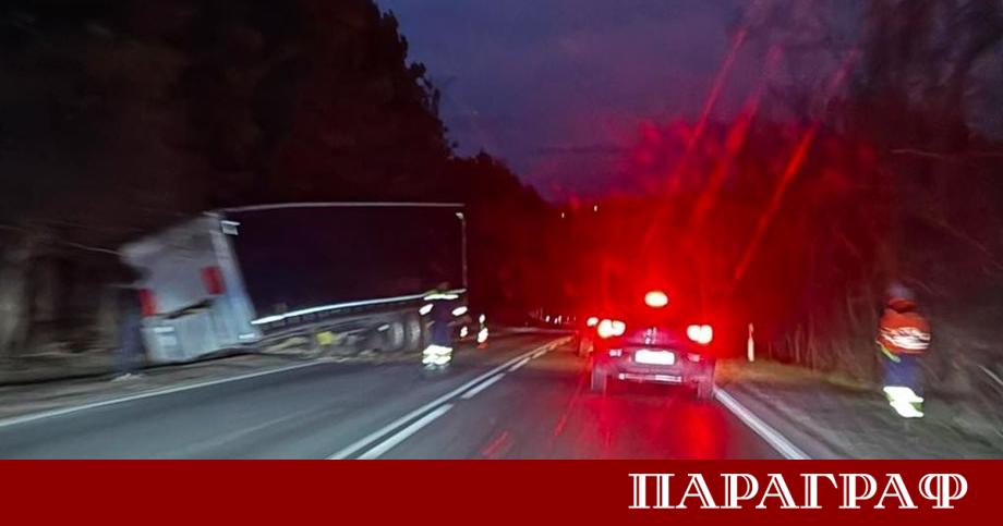 Катастрофа с камион затвори пътя Русе – Бяла в района