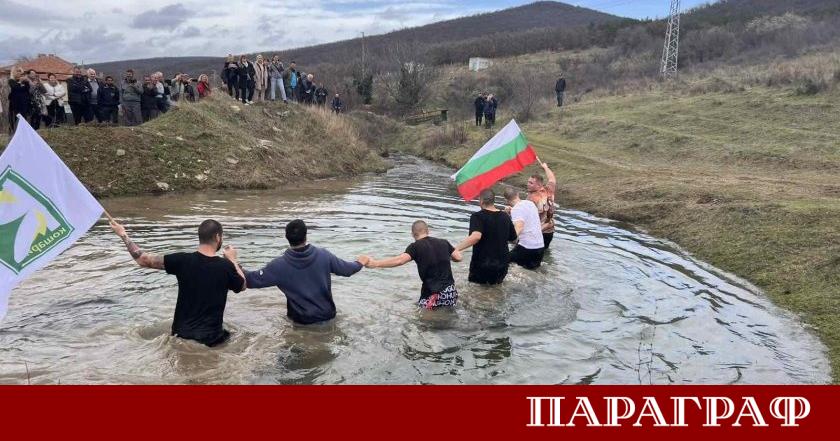 Несебърското село Кошарица отново спази вековния обичай за Ивановден –