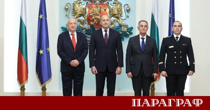 Държавният глава Румен Радев награди трима български военноморски офицери с