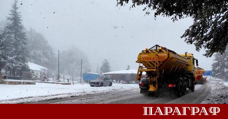 261 снегопочистващи машини работят по републиканската пътна мрежа в България