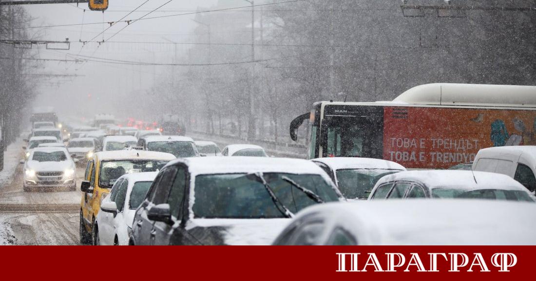 Столицата осъмна със сняг след рязка промяна на времето Силният