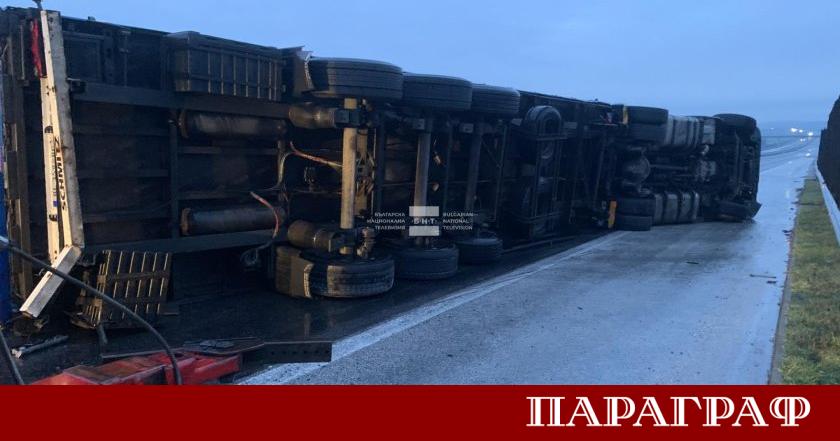 Автомагистрала Марица е напълно затворена за движение Причината е обърнат