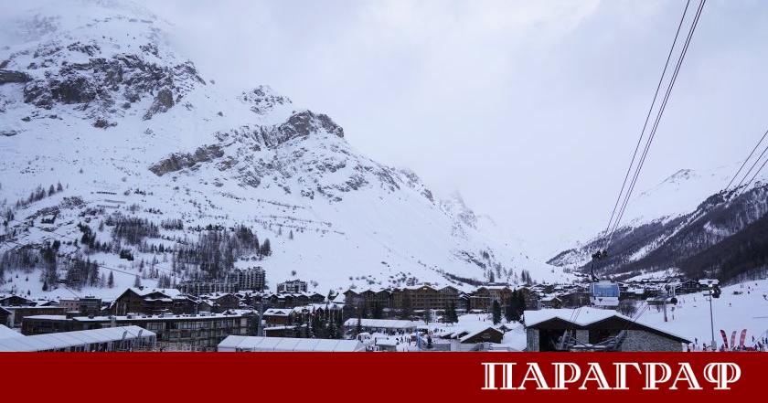 Трима скиори загинаха в лавини във Френските Алпи след като