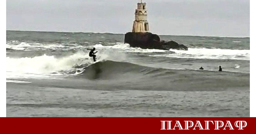 Студ и силен вятър сковаха Южното Черноморие Въпреки това сърфисти