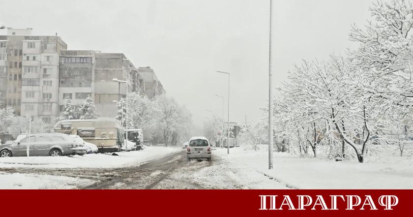 Силни снеговалежи и минусови температури предизвикаха мащабни прекъсвания на електрозахранването