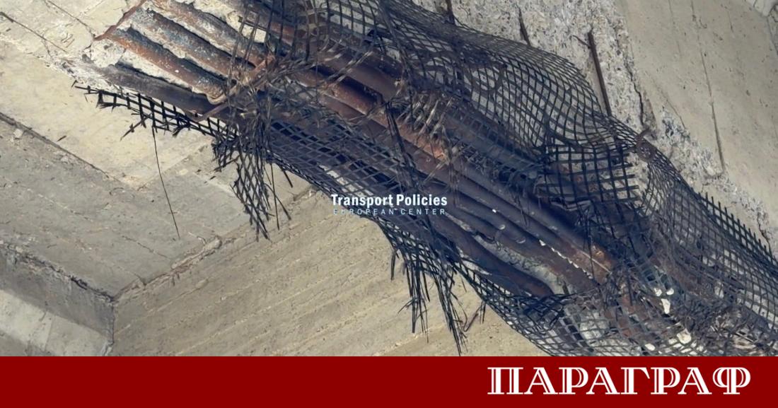 Увиснали железни елементи и мазилка от надлез над Подбалканския път