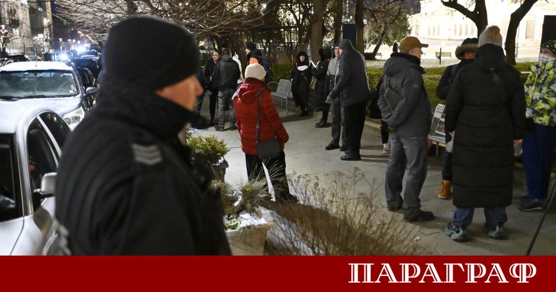 Граждани излязоха на протест пред Столичната община заради задълбочаващата се