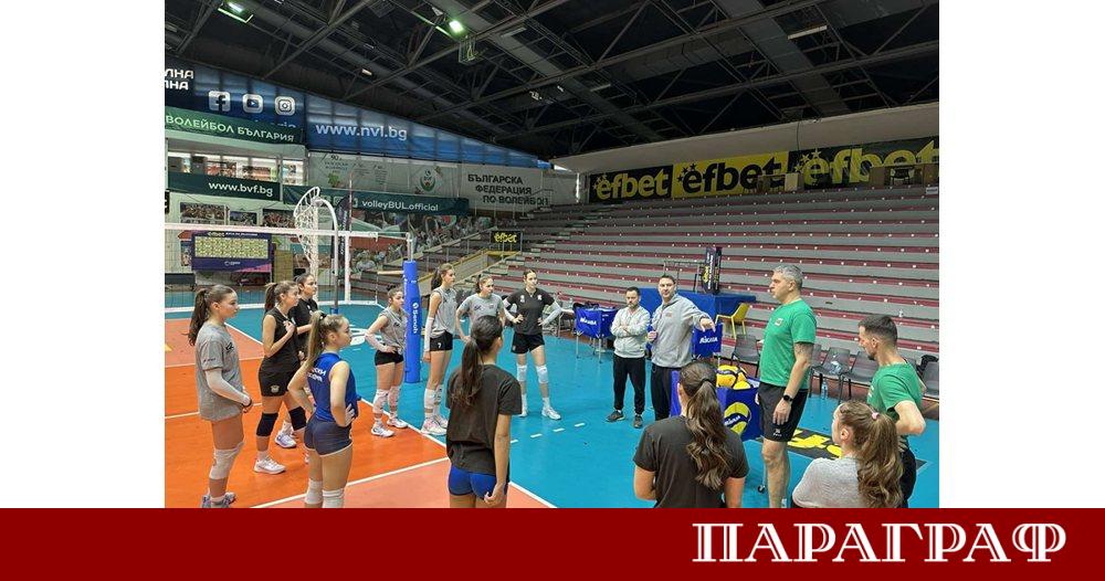 Националният отбор по волейбол за девойки под 18 години е