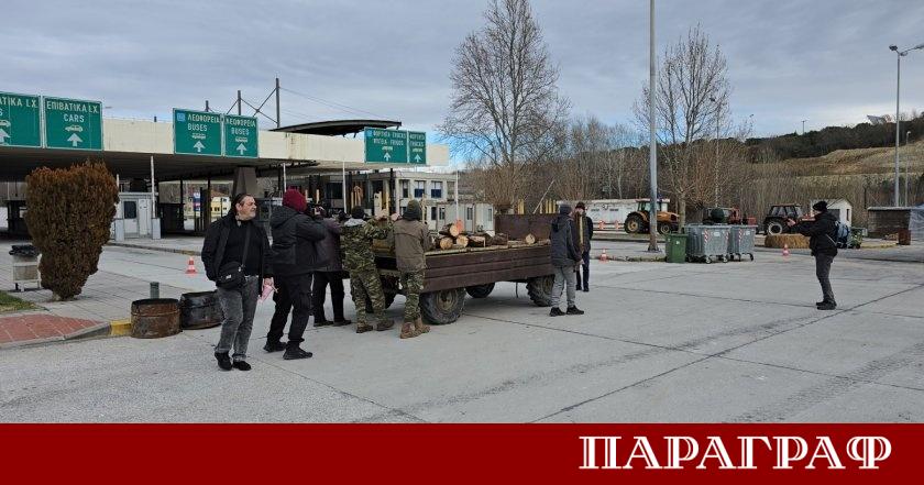 Гръцките земеделци отново възобновиха пълните и безсрочни блокади по основни