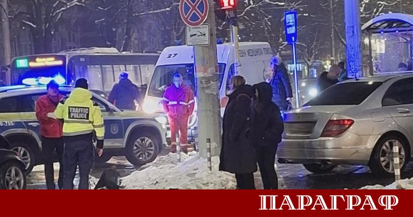 Лек автомобил се е качил на тротоар в Русе Инцидентът