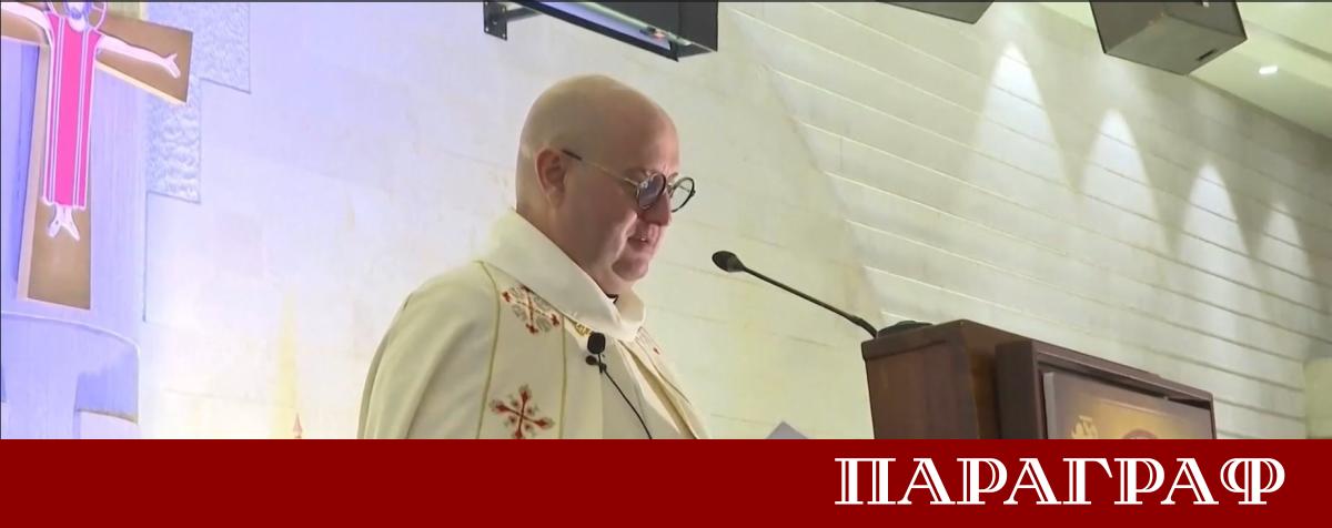 Пред олтара през деня зад DJ пулта през нощта –