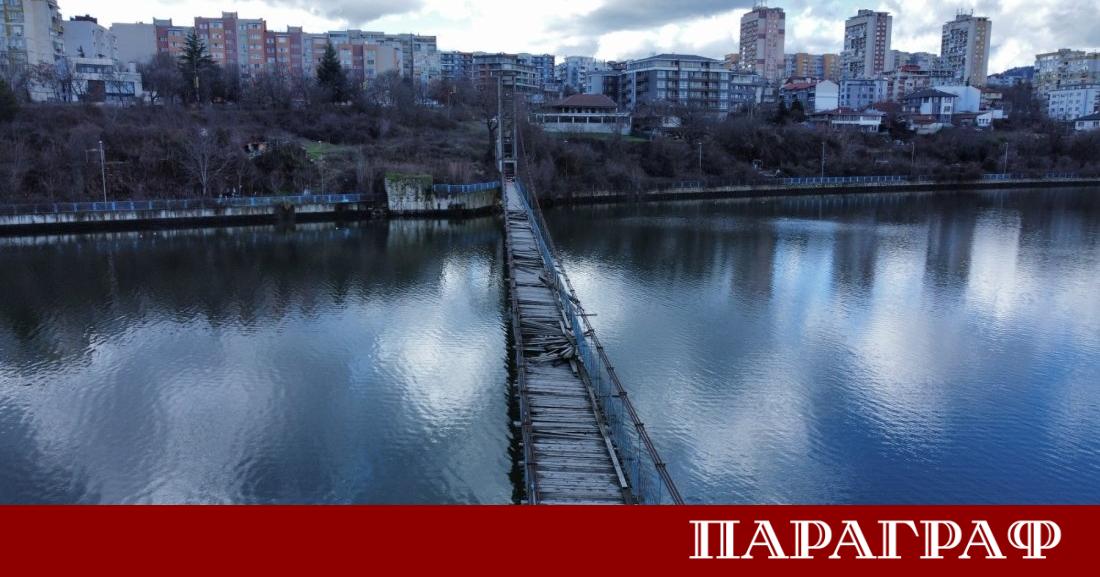 Въженият пешеходен мост над река Арда в Кърджали се нуждае