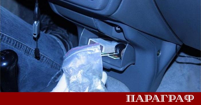 Двама мъже известни на полицията са задържани в Добрич за