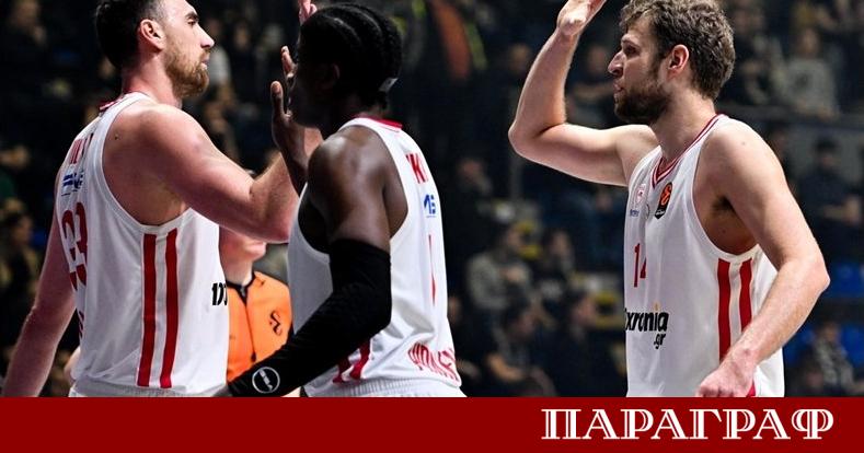 Българската баскетболна звезда Александър Везенков бе топреализатор за Олимпиакос при